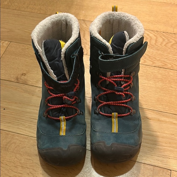 Keen Shoes - Keen Cozy Cream Fleece Lined Boots